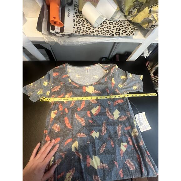 LuLaRoe Perfect T Shirt Women’s XS Lightning Bolt Print Short Sleeve Flowy Hem - Picture 9 of 10